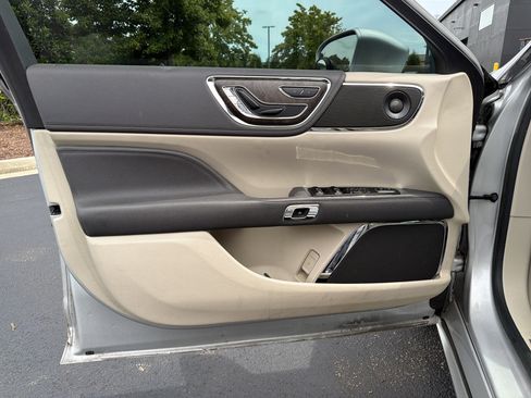 Used 2019 Lincoln Continental Select FWD image 16