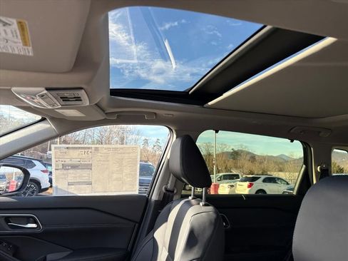 New 2026 Nissan Rogue Platinum image 14