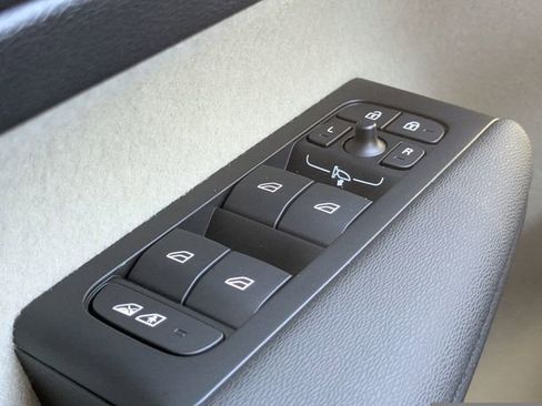 New 2026 Volvo XC40 B5 Ultra w/ Protection Package Premier image 27