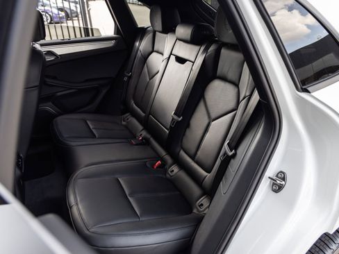 Certified 2026 Porsche Macan AWD/4WD image 34
