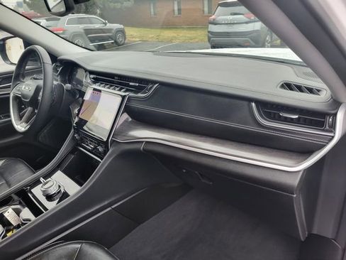 Used 2023 Jeep Grand Cherokee Limited image 32