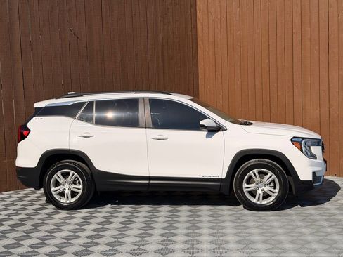 Used 2023 GMC Terrain SLE w/ Driver Convenience Package FWD image 13