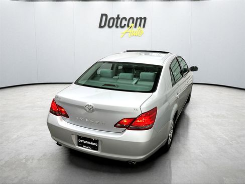 Used 2008 Toyota Avalon XLS image 10
