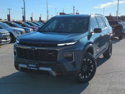 Used 2024 Chevrolet Traverse Z71 image 1