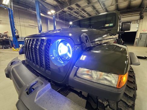 Used 2022 Jeep Gladiator Sport AWD/4WD image 30
