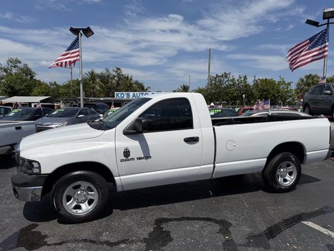 Used 2004 Dodge Ram 1500 Truck ST image 2