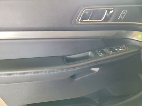Used 2019 Ford Explorer XLT w/ Equipment Group 202A FWD image 27