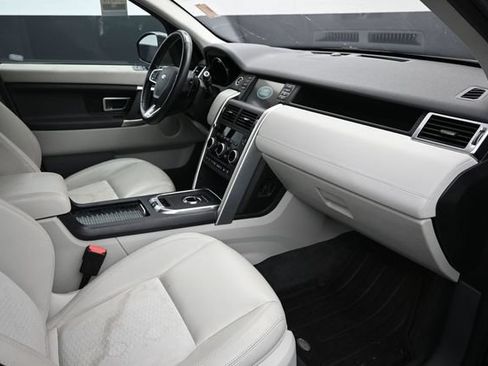 Used 2017 Land Rover Discovery Sport SE AWD/4WD image 17