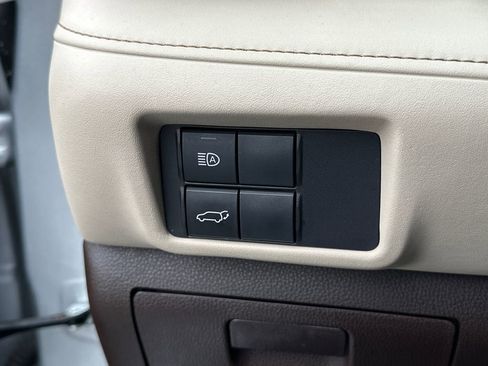 Used 2022 Toyota Highlander XLE AWD/4WD image 24