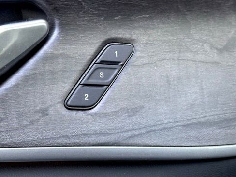 Used 2023 Jeep Grand Cherokee L Limited w/ Black Appearance Package image 20