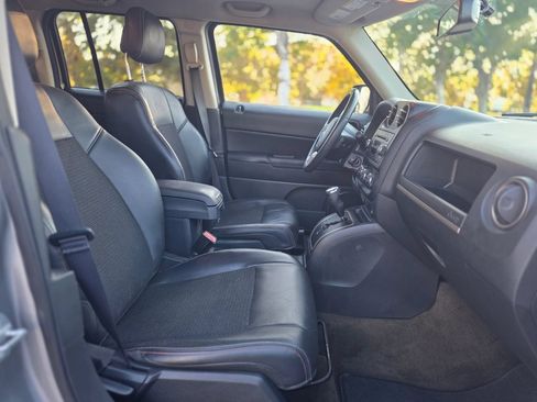 Used 2017 Jeep Patriot 75th Anniversary w/ Power Value Group FWD image 13