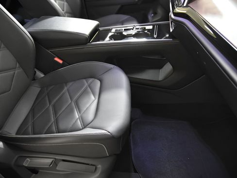 Used 2024 Volkswagen Atlas SE image 34