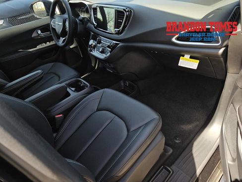 New 2026 Chrysler Voyager LX FWD image 6