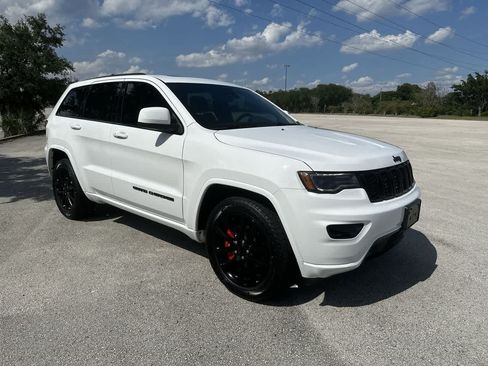 Used 2020 Jeep Grand Cherokee Altitude RWD image 16