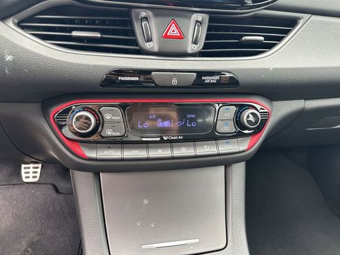 Used 2018 Hyundai Elantra GT Sport FWD image 17