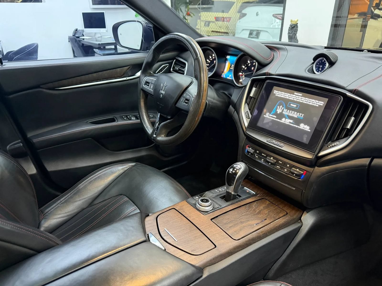 Used 2017 Maserati Ghibli w/ Luxury Package RWD image 16