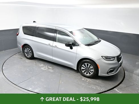 Used 2024 Chrysler Pacifica Limited FWD image 44