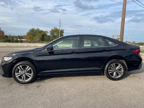 Used 2024 Volkswagen Jetta SE image 2