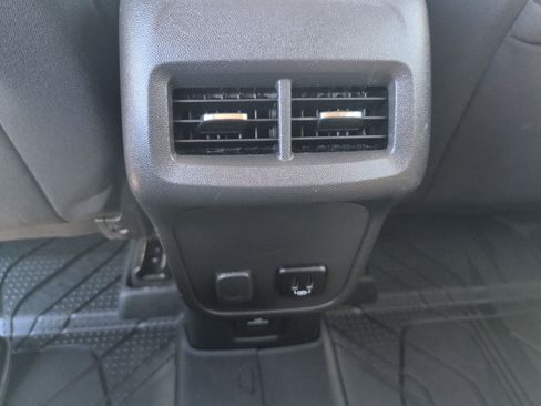 Used 2018 Chevrolet Equinox LT FWD image 32