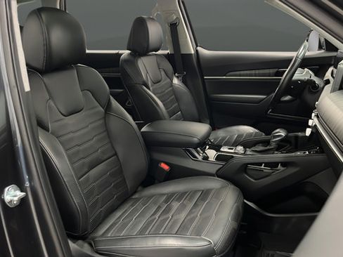 Used 2024 Kia Telluride SX Prestige w/ Towing Package AWD/4WD image 25