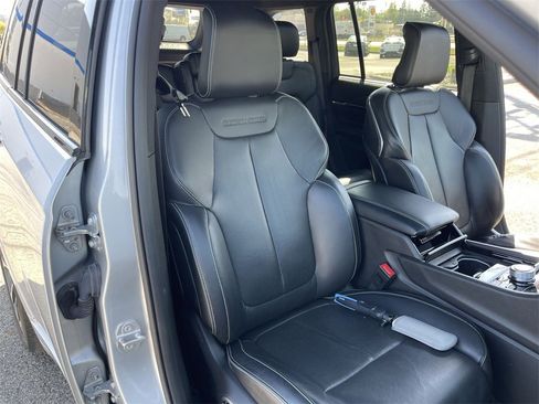 Used 2022 Jeep Grand Cherokee Overland w/ Advanced Protech Group III image 25