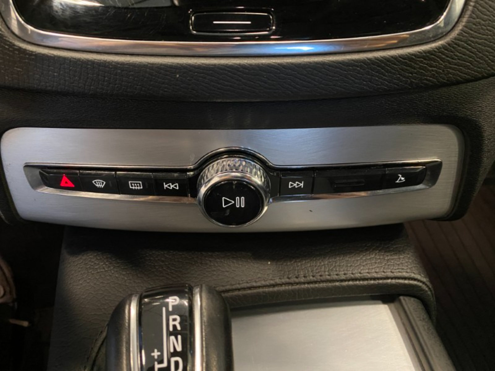 Used 2018 Volvo XC90 T5 Momentum w/ Protection Package Plus AWD/4WD image 40