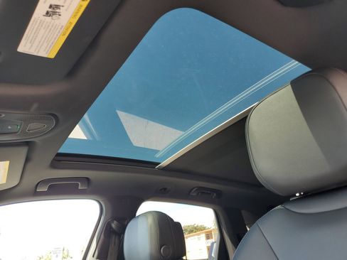 Used 2024 Porsche Cayenne image 23