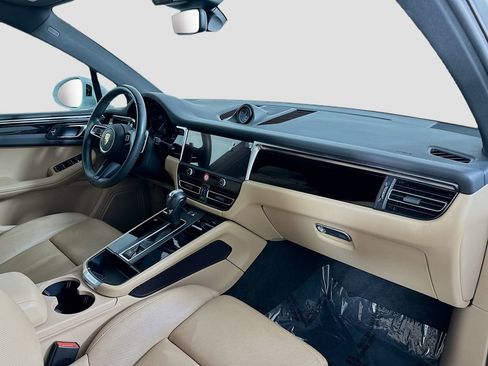 Certified 2023 Porsche Macan AWD/4WD image 32