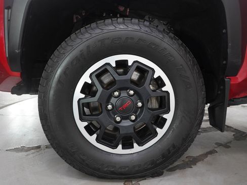 Used 2024 Toyota Tacoma TRD Sport AWD/4WD image 33