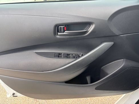 Used 2025 Toyota Corolla LE FWD image 18