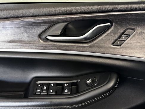 Used 2022 Jeep Grand Cherokee L Limited RWD image 13