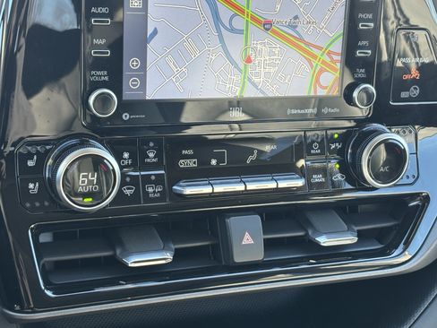 Used 2022 Toyota Highlander Limited image 29