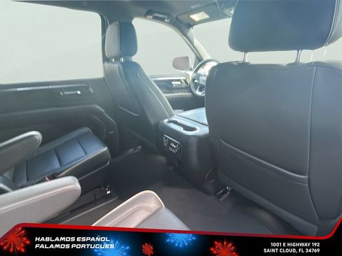 Used 2025 Chevrolet Suburban Premier RWD image 31