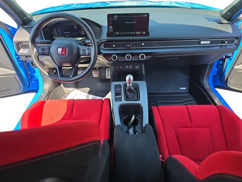 Used 2023 Honda Civic Type R image 9