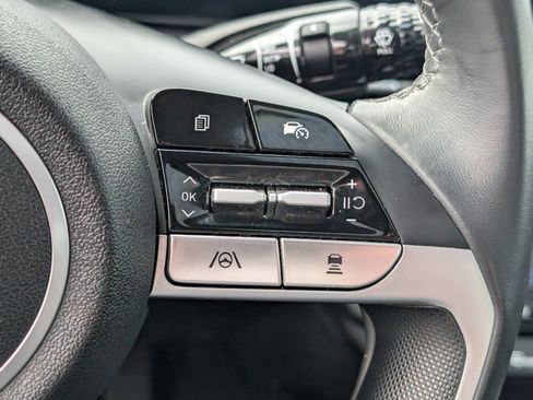 Used 2025 Hyundai Elantra SEL image 20