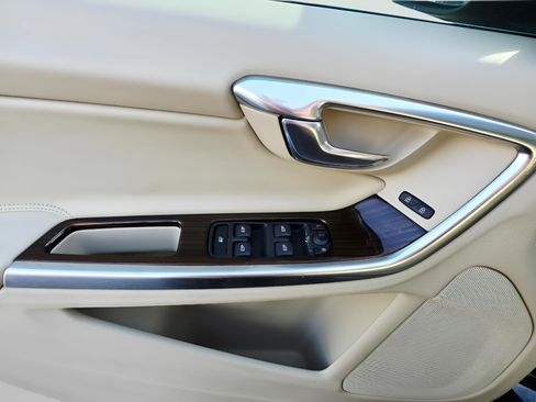 Used 2015 Volvo S60 T5 Premier w/ Convenience Package image 16