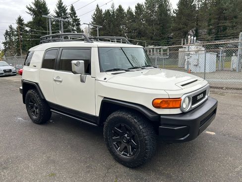 Used 2014 Toyota FJ Cruiser 4WD w/ Upgrade Package image 3