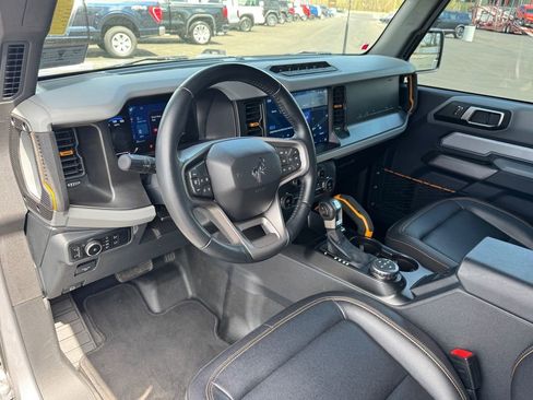 Used 2023 Ford Bronco Badlands image 11