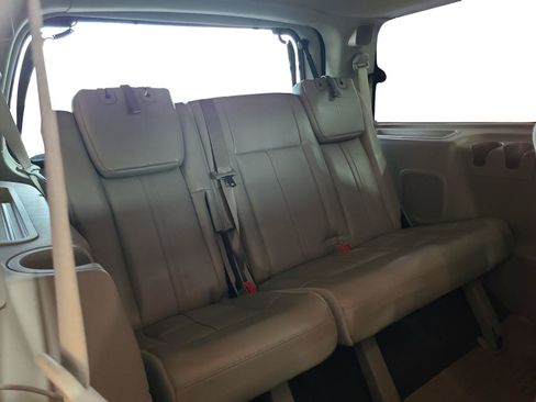 Used 2016 Lincoln Navigator Select RWD image 23