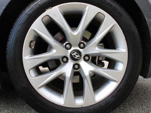 Used 2015 Hyundai Genesis 3.8 RWD image 20