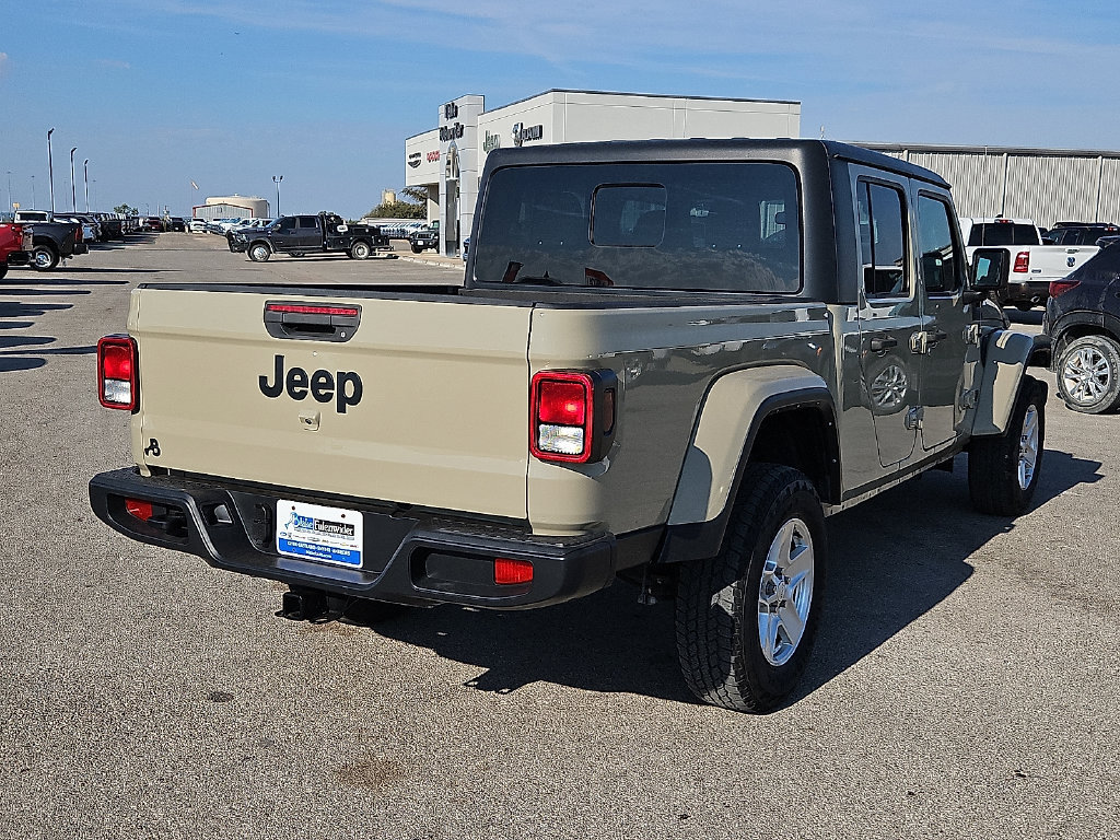 Used 2022 Jeep Gladiator Sport AWD/4WD image 7