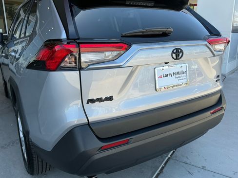 Certified 2025 Toyota RAV4 LE AWD/4WD image 24