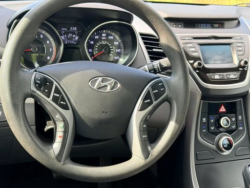 Used 2015 Hyundai Elantra SE w/ Option Group 02 FWD image 11