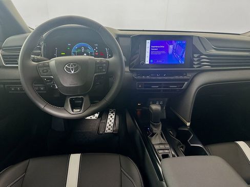 Used 2025 Toyota Camry SE image 22