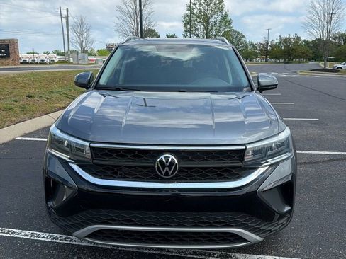 Used 2022 Volkswagen Taos SE w/ Panoramic Sunroof Package image 2