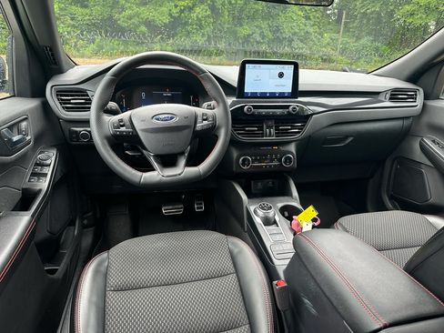 Used 2023 Ford Escape ST-Line AWD/4WD image 10