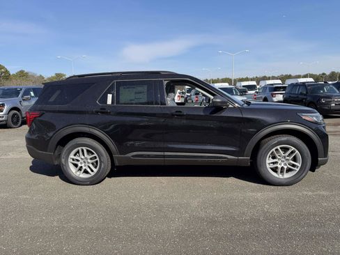 New 2026 Ford Explorer Active image 4