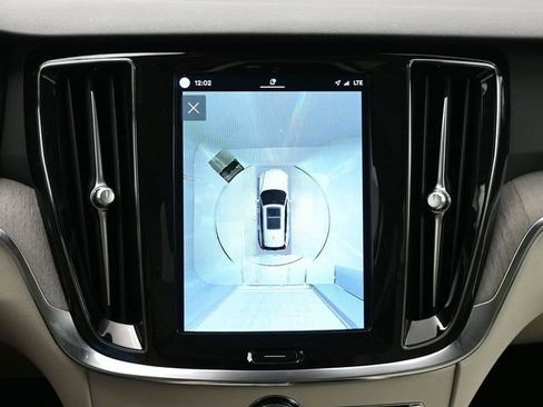 Used 2023 Volvo V60 B5 Cross Country Plus image 19