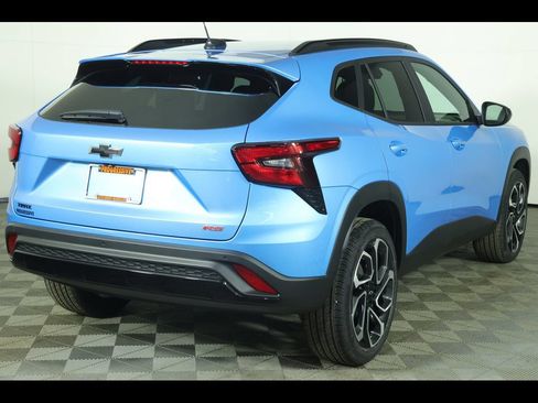 New 2026 Chevrolet Trax RS w/ Sunroof Package FWD image 9