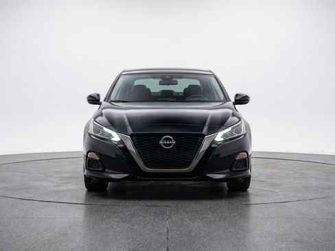 Used 2025 Nissan Altima 2.5 SV FWD image 2